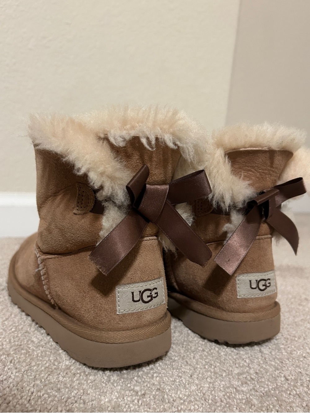 Kids Mini Bailey Bow Uggs Size 2
